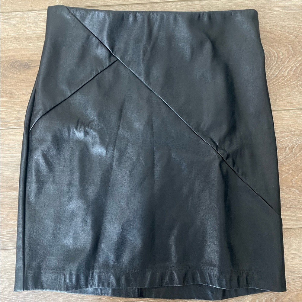 Dynamite leather-like mini skirt size xs